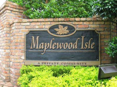 Maplewood Isles sign
